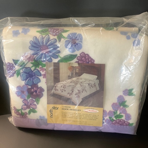 Vintage 1970s Chatham North Star Magic Bouquet Acrylic Twin/Full Blanket NOS